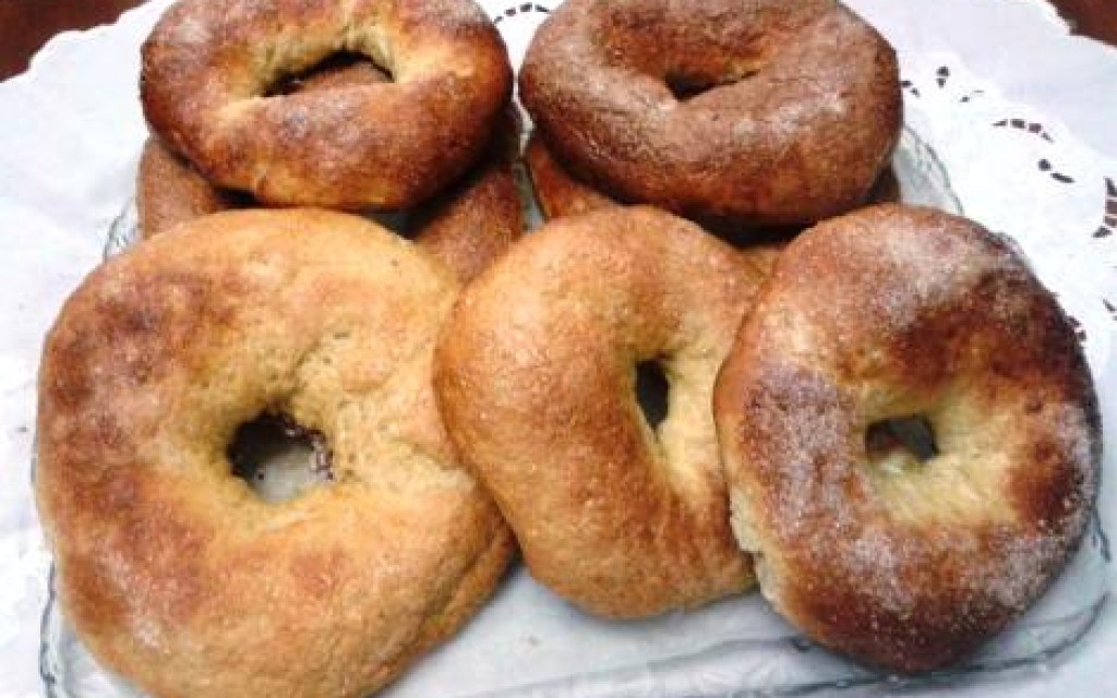 HUI ÉS SANT BLAI, PROTECTOR DELS MALS DE GOLA. A Gata, benedicció de rotllos i dolços