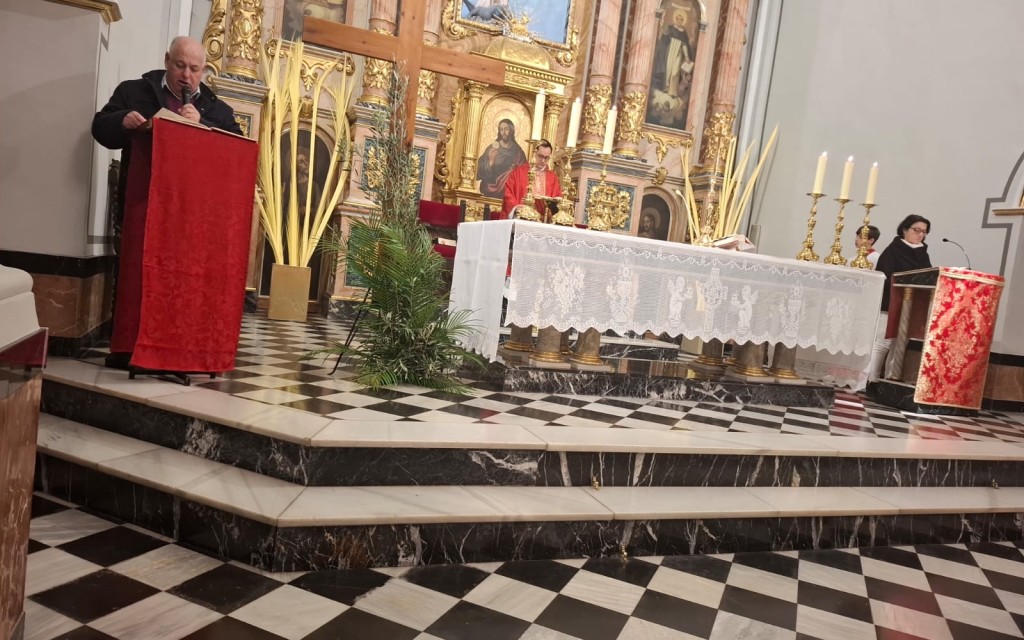 LA PROCESSÓ DE RAMS OBRI LA SETMANA SANTA: A Gata, processó des de la Plaça Nova al temple. Hui és el tradicional Dinar de Diumenge Rams. Abans eren "els Foguerils"