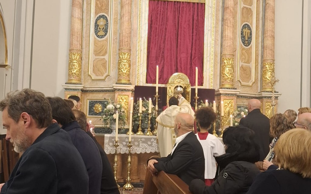 EL VIA CRUCIS AL CALVARI OBRI EL SEGON DIA DEL TRÍDUO A GATA. LA PROCESSÓ TINDRÀ NOU ITINERARI PER LES OBRES DEL CARRER LA BASSA