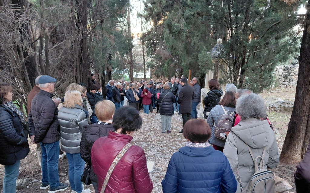 EL VIA CRUCIS AL CALVARI OBRI EL SEGON DIA DEL TRÍDUO A GATA. LA PROCESSÓ TINDRÀ NOU ITINERARI PER LES OBRES DEL CARRER LA BASSA