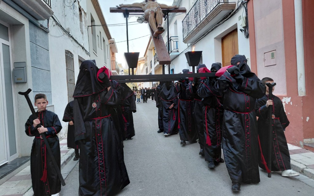 AHIR, PROCESSÓ DEL SANT SOTERRAR A GATA. ESTA NIT I DEMÀ LA PASQUA: VIGÍLIA, ENCONTRE, MISSA I GASTRONOMIA LOCAL