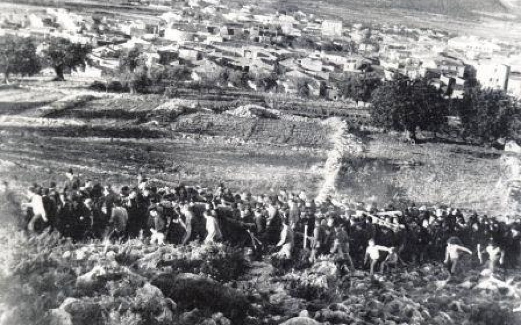 HUI DIA 3 DE MAIG ÉS EL DIA DE LA SANTA CREU. GATA TÉ UNA CREU I UN CARRER AMB EL NOM. Abans s'adornava la creu de la carretera de Xàbia