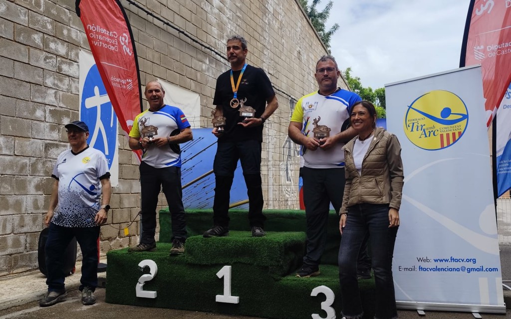 ELS ARQUERS GATERS DEL CLUB DE BENISSA ENTRE ELS 10 PRIMERS A L'AUTONÒMIC DE CASTELLÓ. Pòdium per a Santiago Vives (2n) i José Manuel Soria (3r)