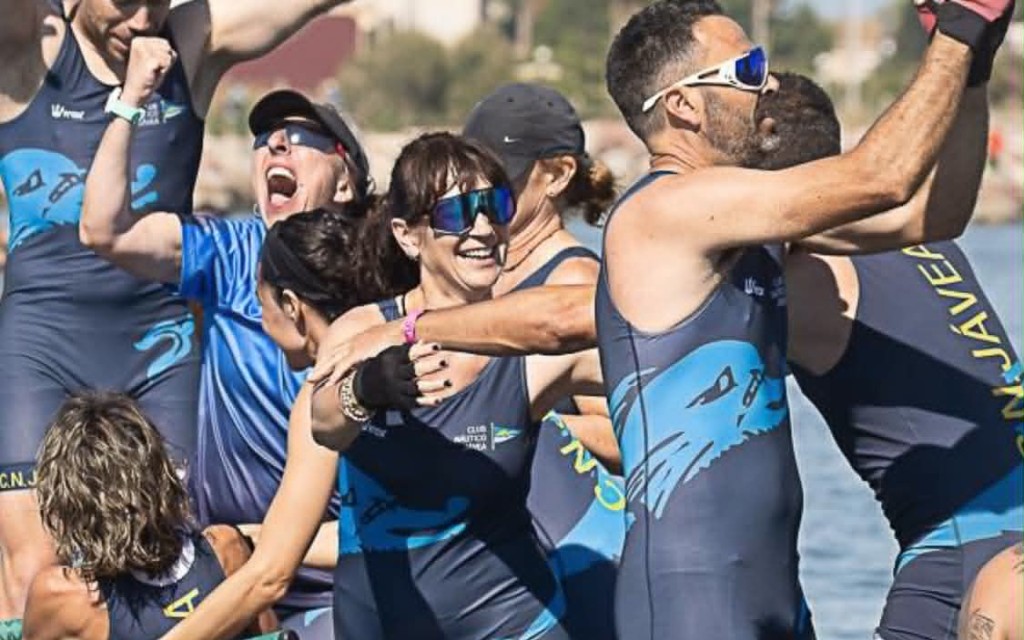 LA GATERA SILVANA GINESTAR PEDRÓS CAMPIONA D'ESPANYA DE LLAÜT. El seu equip és el veterà mixte del Club Nàutic Xàbia