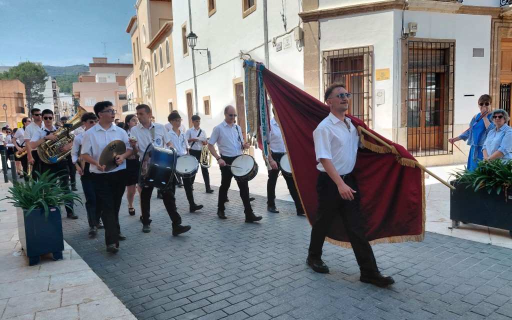 PRIMERES COMUNIONS A GATA. Han comulgat 11 xiquetes i 9 xiquets