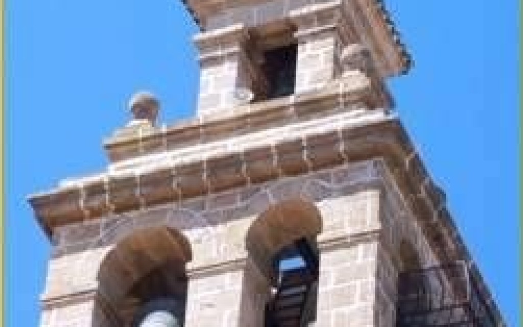 LES CAMPANES CONVOQUEN A LA FESTA. La torre campanar de Gata en té cinc i l'ermita una. Es va alçar de 1962 a 1963 (Vídeo, volteig de campanes)