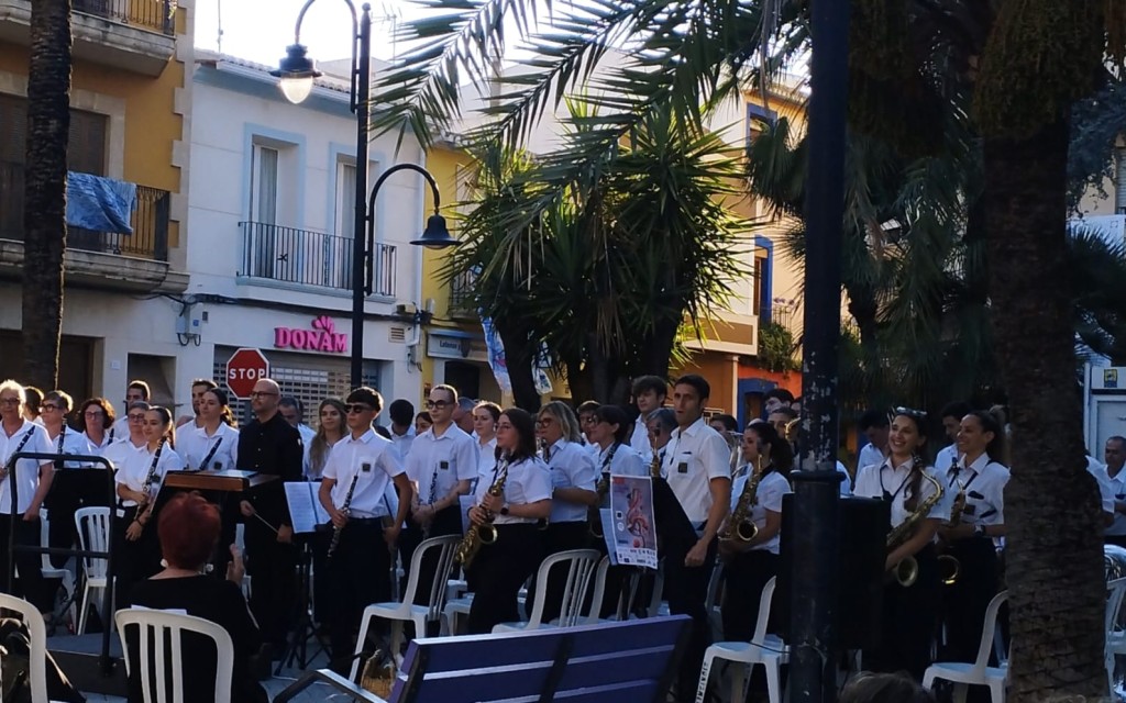 CONCERT DEL SOCI, INTERNCAVI MUSICAL AMB LES BANDES DE GATA I PEDREGUER. Estrena del nou director Tomás Alemany Rosaleny