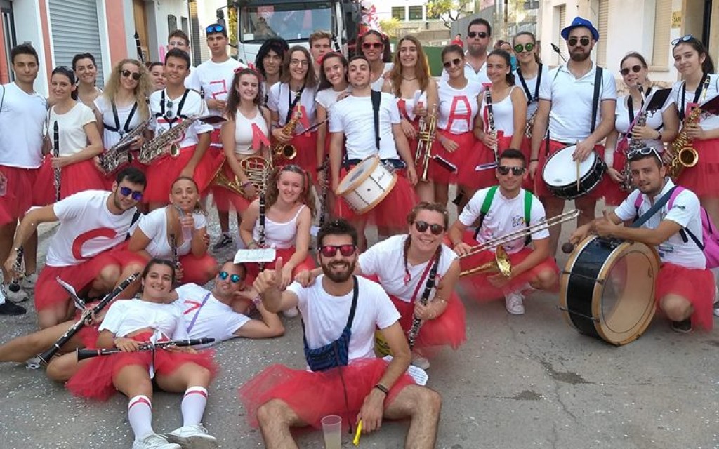HUI DIUMENGE 2, SETÉ DIA DE LES FESTES DE GATA 2026: ARRIBA EL DIA DE LES CARROSSES. Recordem les d'abans