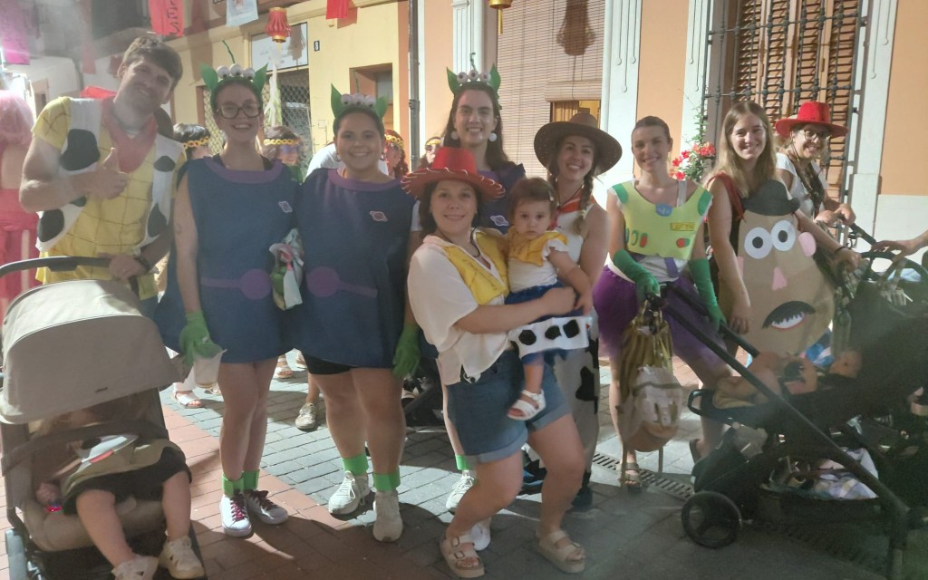FESTES GATA 2026. ANIT, GRAN DESFILADA DE DISFRESSES. Hui dia 4, tot el dia dedicat al bou i les tradicions. A la nit, Marxa Nocturna del GEG