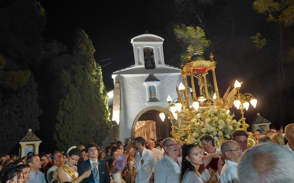 RESSONA L'ÚLTIM DIA DE FESTES. GATA 2026. Ahir tornava al seu santuari el patró, el Santíssim Crist