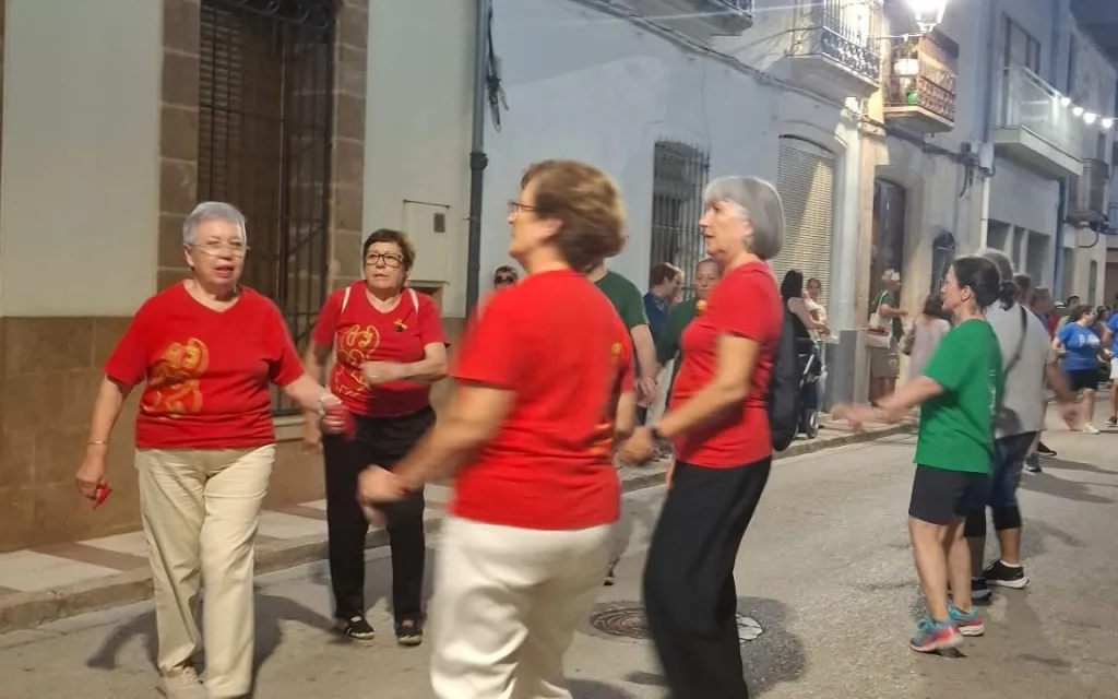 FESTES DE SANT MIQUEL 2026: AHIR, ÈXIT A LA I TROBADA DE DANSES I AL SOPAR DE CÀRITAS PARROQUIAL
