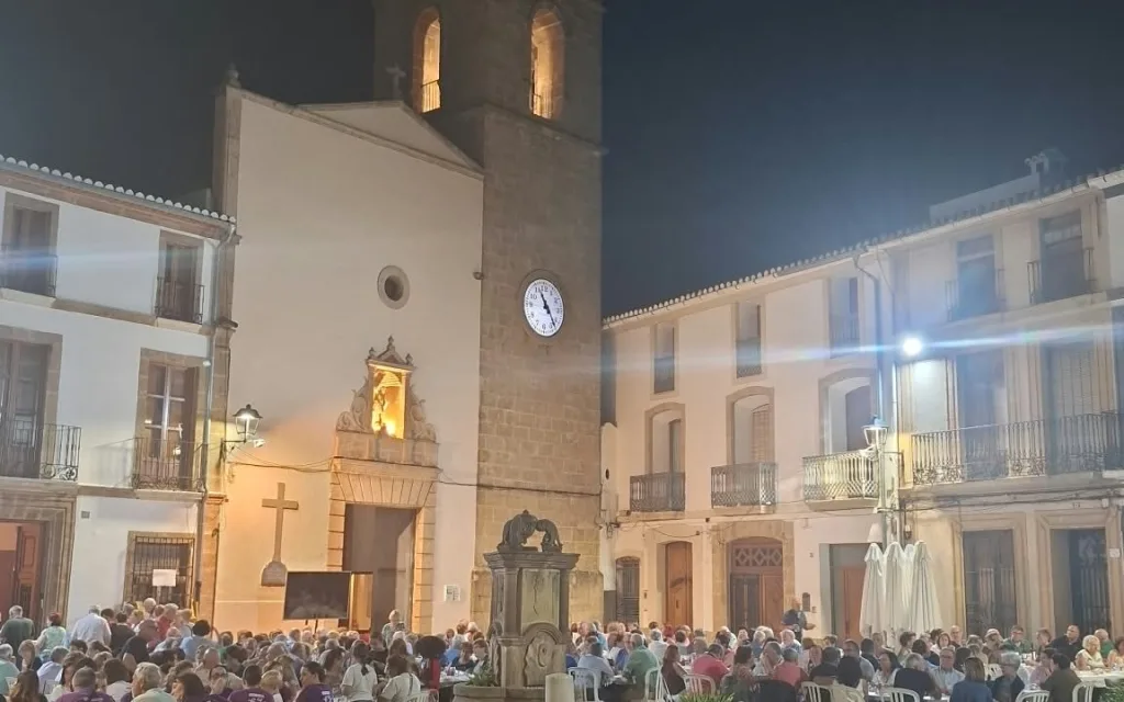 FESTES DE SANT MIQUEL 2026: AHIR, ÈXIT A LA I TROBADA DE DANSES I AL SOPAR DE CÀRITAS PARROQUIAL