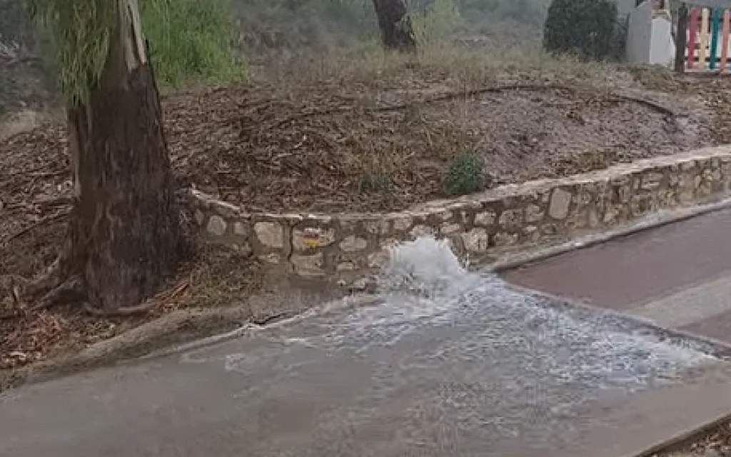UN FORTÍSSIMA AIGUAT DEIXA 63 LITRES AL CENTRE DE GATA EN MENYS D'UNA HORA. Nombroses incidéncies per la forta pluja