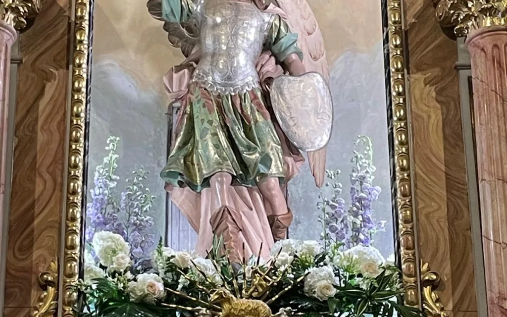 HUI ÉS SANT MIQUEL, CAP D'ALTAR DE L'ESGLÉSIA DE GATA I FESTA LOCAL. Més de quatre segles (453 anys) protegint al poble