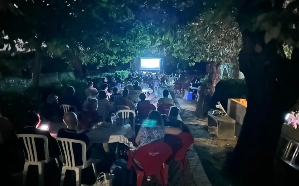 LA MUIXERANGA DE LA MARINA ALTA POSA L'ESPECTACLE PREVI AL SOPAR D'UN CENTENAR DE VEÏNS DE LA RANA