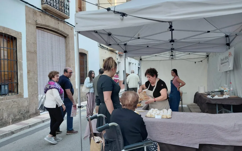 SEGUEIX EL BON TEMPS. HUI, TERCER DIA DE LA FIRA GATA AL CARRER. Totes les activitats. A les 17:30 h. faré la ruta a Ermita i Casa de la Lepra (eixida de la Plaça de l'Església),