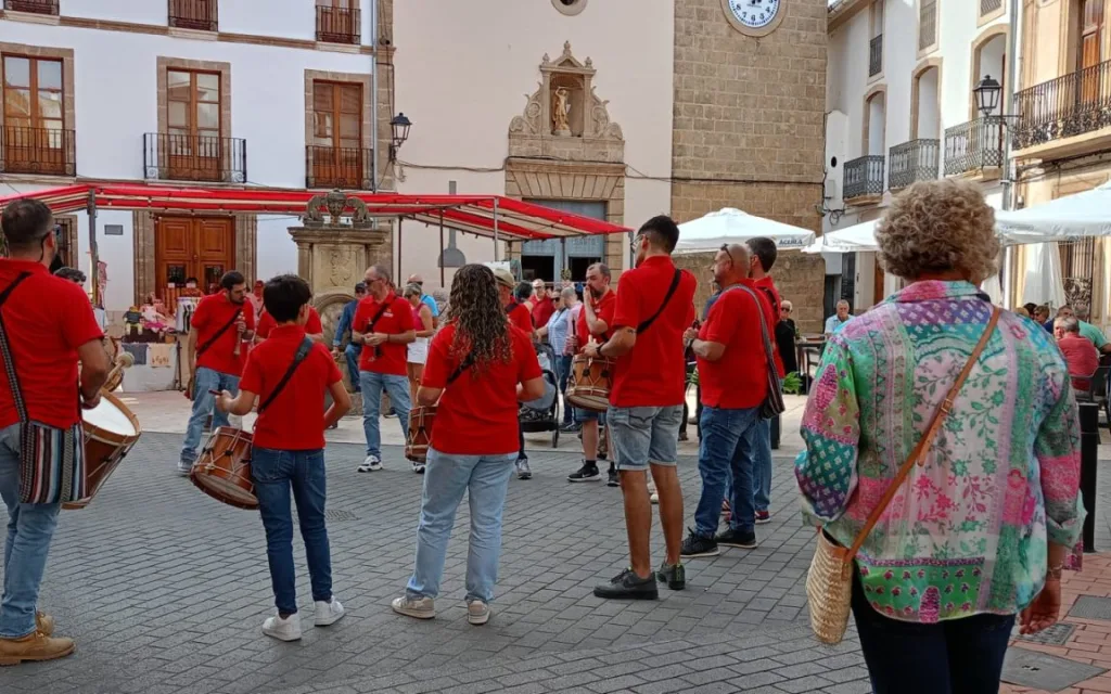 TRES DIES DE FIRA, GATA AL CARRER: 9, 10 i 11, COMERÇ, GASTRONOMIA, ARTESANIA, TRADICIÓ, CULTURA, MÚSICA, ACTUACIONS,...