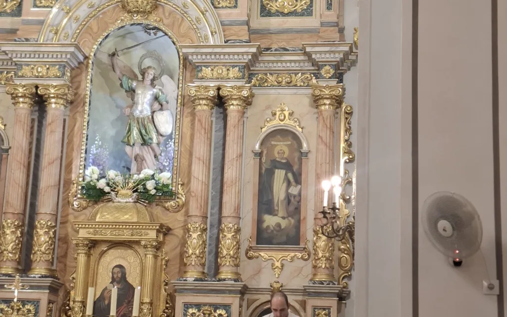 LA MISSA, PROCESSÓ I CASTELL TANQUEN LES FESTES DE SANT MIQUEL A GATA