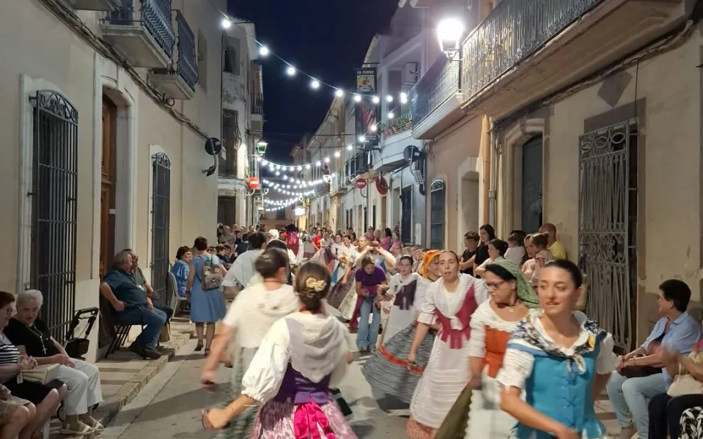 FESTES DE SANT MIQUEL 2026: AHIR, ÈXIT A LA I TROBADA DE DANSES I AL SOPAR DE CÀRITAS PARROQUIAL