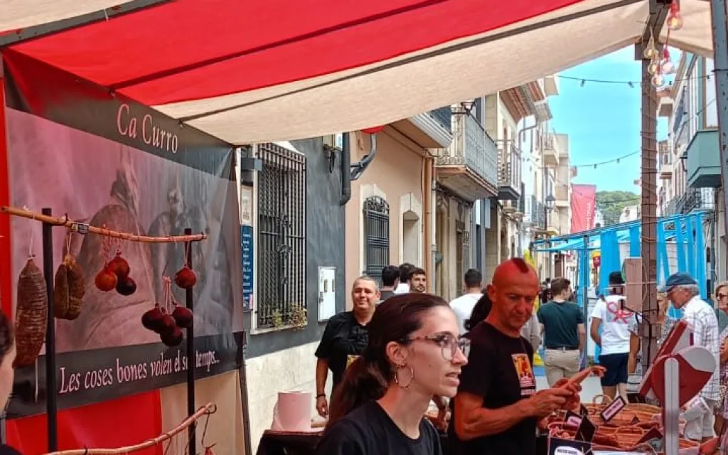 TRES DIES DE FIRA, GATA AL CARRER: 9, 10 i 11, COMERÇ, GASTRONOMIA, ARTESANIA, TRADICIÓ, CULTURA, MÚSICA, ACTUACIONS,...