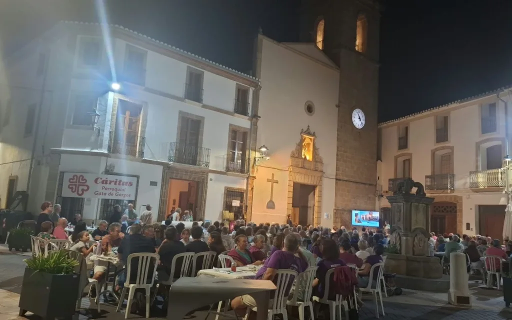 FESTES DE SANT MIQUEL 2026: AHIR, ÈXIT A LA I TROBADA DE DANSES I AL SOPAR DE CÀRITAS PARROQUIAL