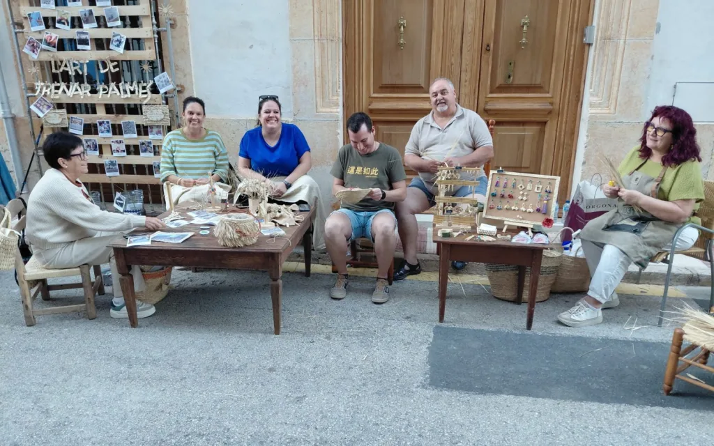 BON TEMPS, MOLTA GENT A LA FIRA GATA AL CARRER: HUI, SEGON DIA DE LA XXI EDICIÓ
