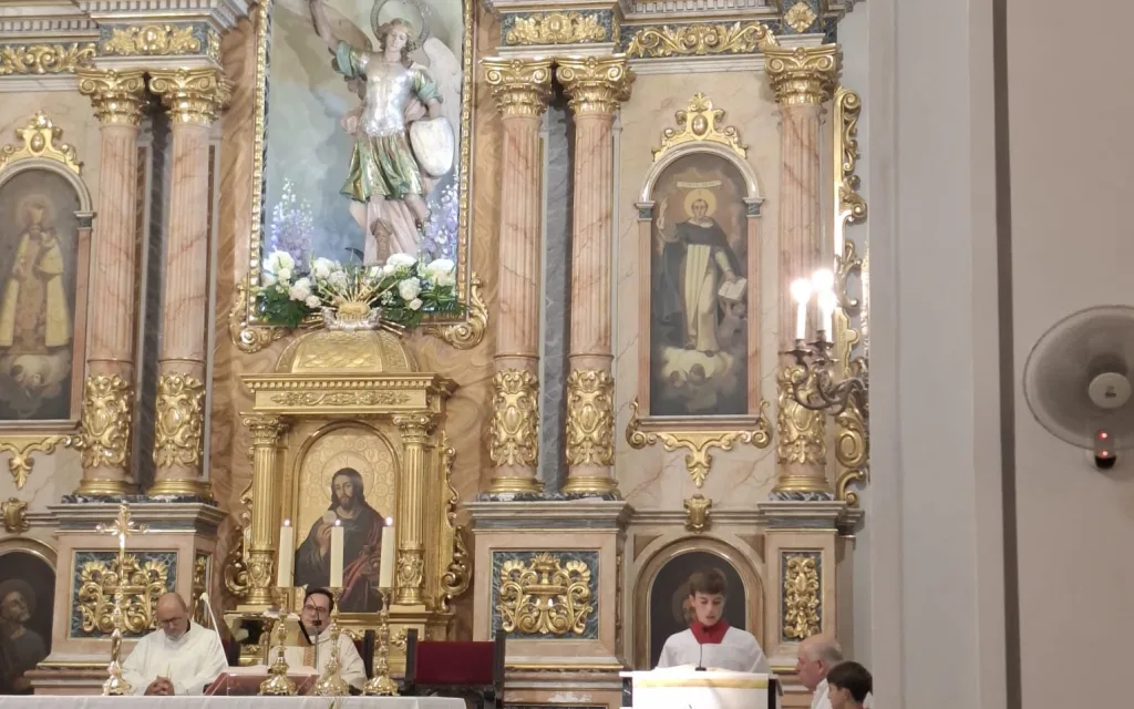 LA MISSA, PROCESSÓ I CASTELL TANQUEN LES FESTES DE SANT MIQUEL A GATA