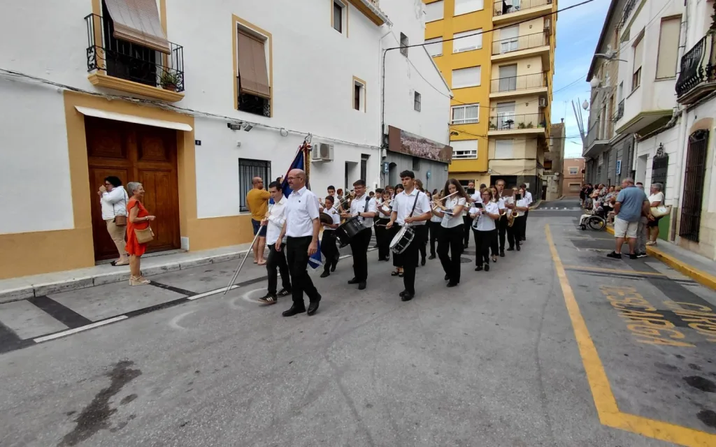 LES BANDES DE GATA, UNIÓ MUSICAL (1870) I CODA (2008), PARTICIPEN A PEDREGUER EN LA MULTITUDINÀRIA TROBADA DE BANDES DE LA MARINA ALTA, EN EL 75 ANIVERSARI DE LA SEUA BANDA