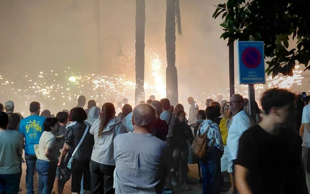 GATA, TERCER DIA DE LES FESTES DE SANT MIQUEL: ACTES TAURINS, MÚSICA I TRUC. Anit, espectacular Correfoc pels Dimonis de Aielo de Malferit