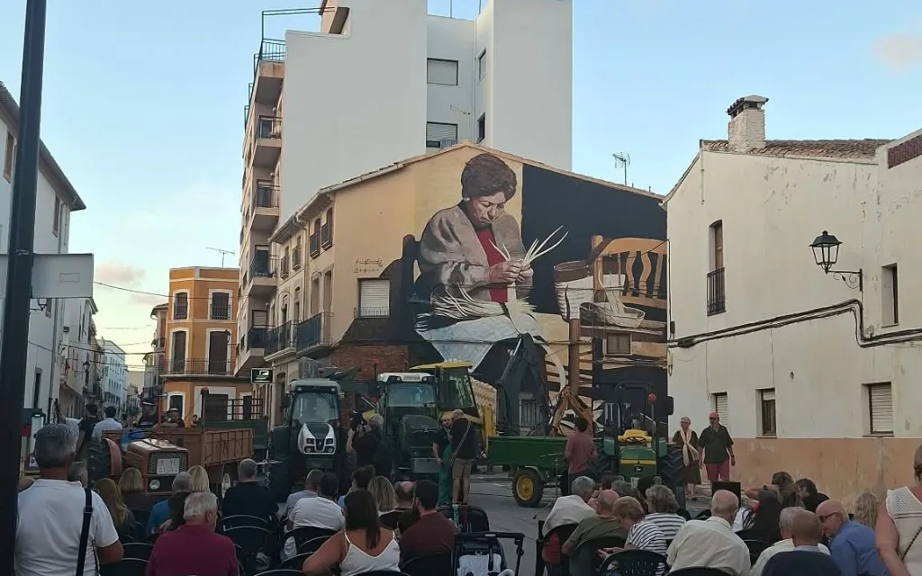 INNOVADOR ESPECTACLE A GATA, UN CONCERT AMB TRACTORS. EMMARCAT DINS LA PROGRAMACIÓ DE GATAMFEST