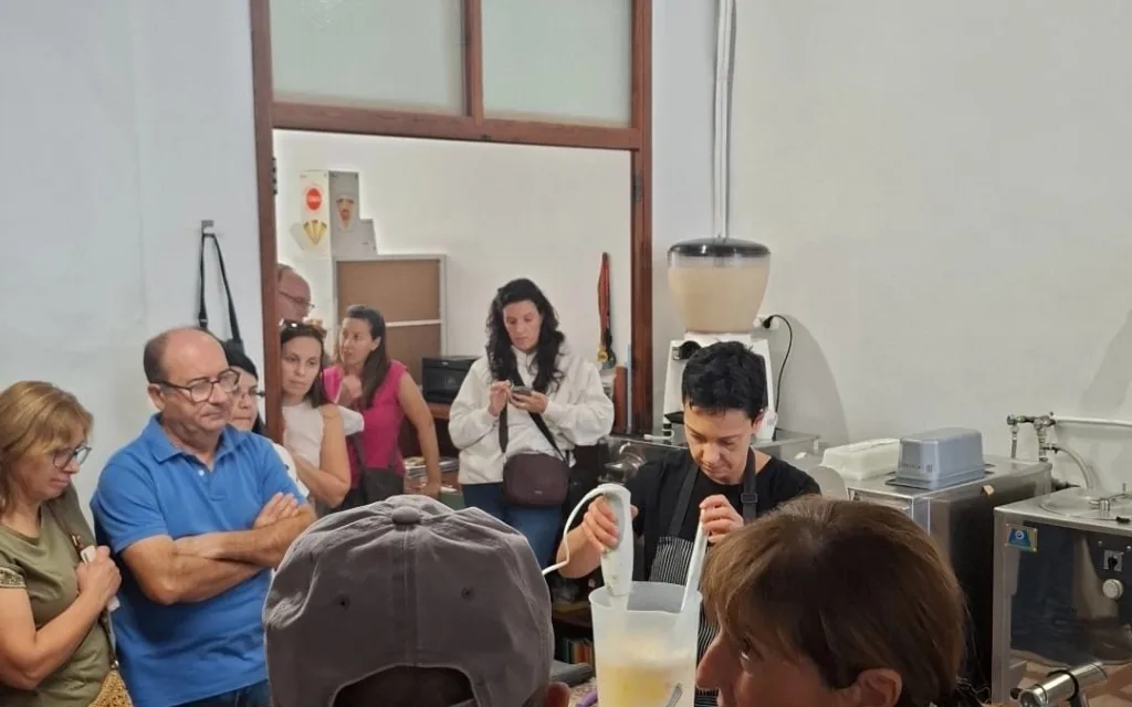 BON TEMPS, MOLTA GENT A LA FIRA GATA AL CARRER: HUI, SEGON DIA DE LA XXI EDICIÓ