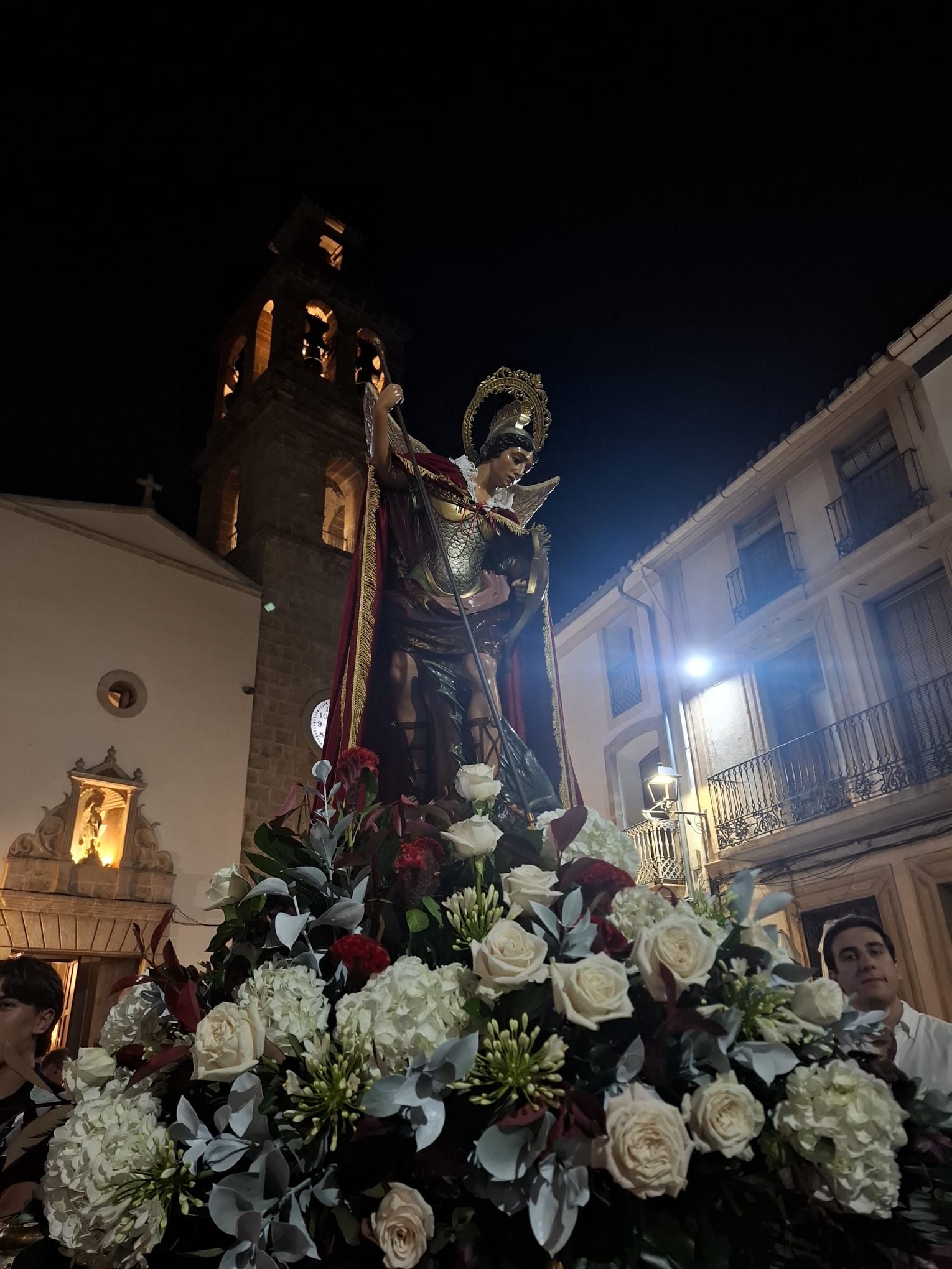 LA MISSA, PROCESSÓ I CASTELL TANQUEN LES FESTES DE SANT MIQUEL A GATA