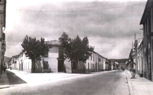 L'ANTIGA CASERNA DE LA GUÀRDIA CIVIL, ARA EN DESÚS, VA COMENÇAR A FUNCIONAR FA 139 ANYS. L'any 1886 el poble va sofragar les despeses de la seua construcció