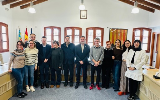 EL SOCIALISTA ANTONIO JOSÉ SIGNES COSTA ACCEDEIX A L’ALCALDIA, SEGONS L'ACORD DEL PACTE COMPROMÍS-PSOE. SITUACIÓ HISTÒRICA I INÈDITA A GATA. És l’alcalde 39 des de 1900 i el desé des de la democracia de 1979