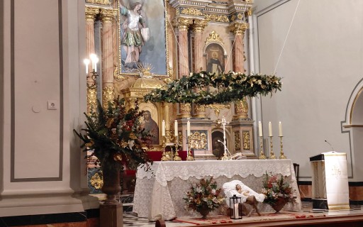 GATA CONSERVA ENCARA ALGUNES TRADICIONS DE LA FESTA DEL DIA DE NADAL. Missa amb la família, estrenes al Jesuset i als menuts, putxero, pastissos...