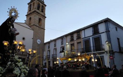 AHIR, PROCESSÓ DEL SANT SOTERRAR A GATA. ESTA NIT I DEMÀ LA PASQUA: VIGÍLIA, ENCONTRE, MISSA I GASTRONOMIA LOCAL