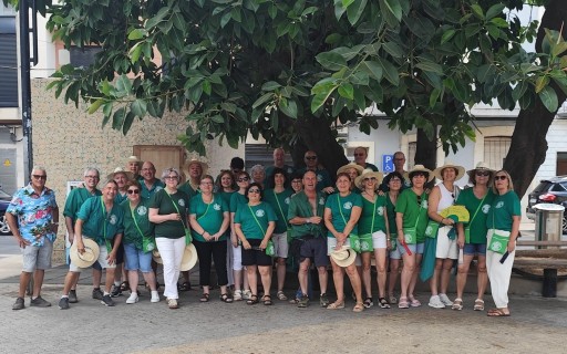 AHIR, GATA 2026. LES QUINTADES OMPLIN DE COLOR LA FESTA. L'ALCANTARILLAT VA FESTEJAR ELS 40 ANYS DE QUINTÀ. Retrobament de quintes i quintos