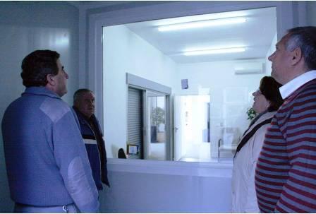 LA SALA DE VETLA DEL CEMENTERI MUNICIPAL JA TÉ UNA CÀMERA DE FRED