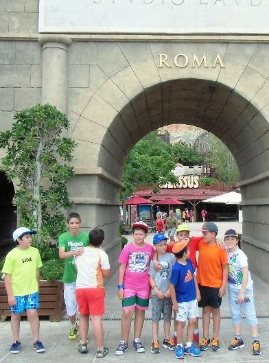 ELS ESCOLANETS DE GATA I BENIDOLEIG VISITEN TERRA MÍTICA