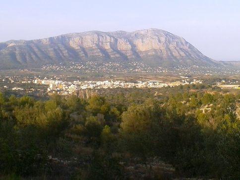 IMATGES CURIOSES: Muntanya, pobleMontgó