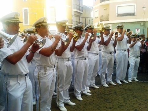 IMATGES CURIOSES: una boda, una banda.