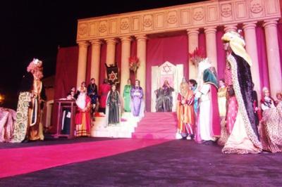 REIS 2015: ESPECTACULAR I EXCEPCIONAL POSADA EN ESCENA DEL MISTERI DELS REIS MAGS DE GATA: I, Palau d'Herodes