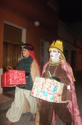 REIS 2015: REPARTIMENT DE REGALS I JOGUETS, 3r acte del MISTERI DELS REIS A GATA