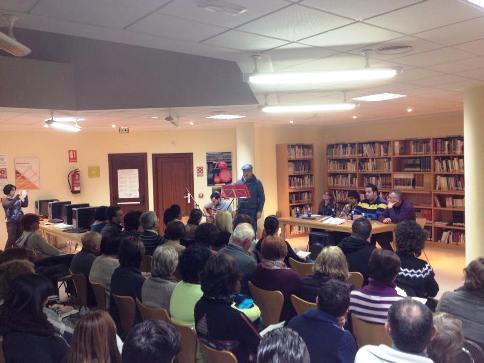 MÉS DE CENT PERSONES ASSISTIXEN A LA PRESENTACIÓ DEL POEMARI DE PACO SIREROL, A LA BIBLIOTECA DE GATA