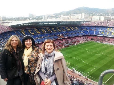 DONES GATERES AL CAMP NOU ESTE MATÍ. Hui, 8 de març, Dia Internacional de la Dona