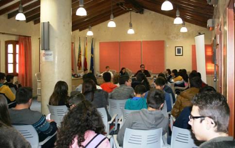 ELS ALUMNES DE SEGON D'ESO VISITEN L'AJUNTAMENT DE GATA