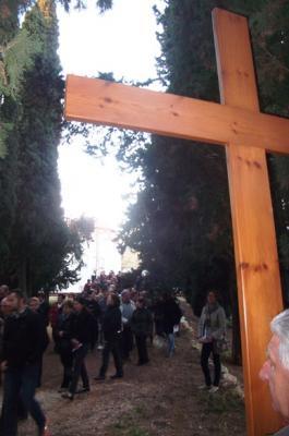 DEL VIA CRUCIS AL SANT SOTERRAR: Divendres Sant a Gata