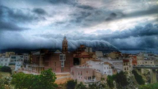 IMATGES CURIOSES ( I ): Quan Montgó es posa el capell(o això era abans) (Foto: José S. Ginestar)