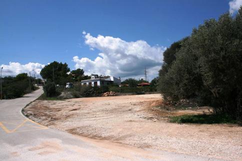 GATA: S'OBRI LA ZONA D'APARCAMENT ENFRONT DE L'ESCOLA INFANTIL