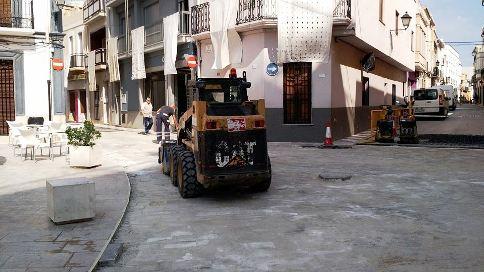 GATA: DEMÀ POSARAN L'ASFALT PREMSAT A LA PLAÇA DE L'ESGLÉSIA